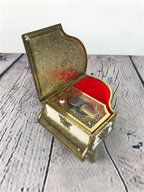 sankyo japanese music box